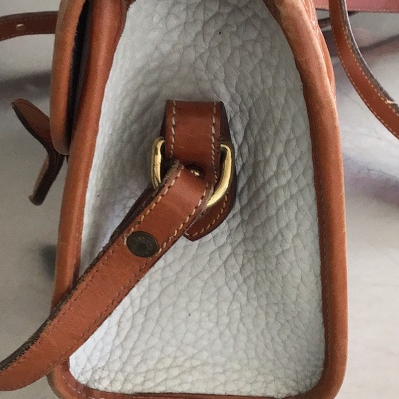Vintage Dooney & Bourke all weather leather cross body. White leather/ tan trim - Picture 6 of 14